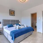 Sandro By Interhome * פורץ