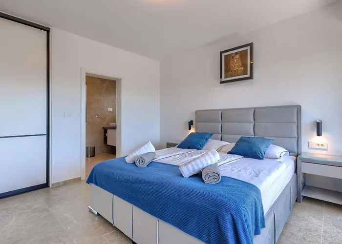 Sandro By Interhome *