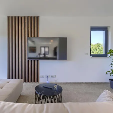 Sandro By Interhome *